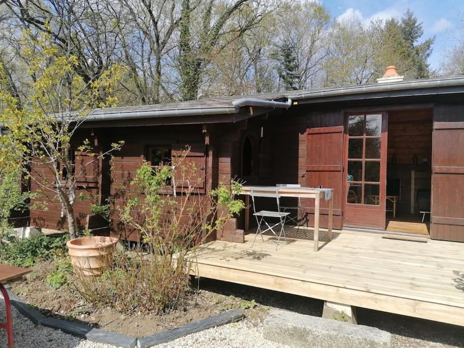 Chalet En Pleine Nature Au Bord D'Un Etang Lanvallay Exterior photo